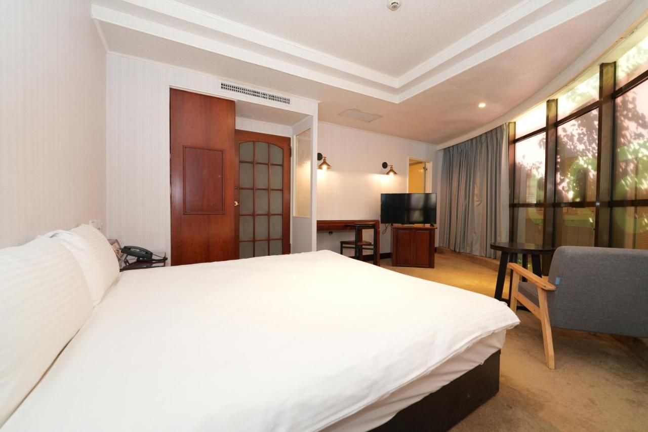 Meworld Hotel - Sanchong تايبيه المظهر الخارجي الصورة