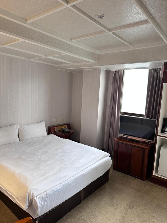Meworld Hotel - Sanchong تايبيه المظهر الخارجي الصورة